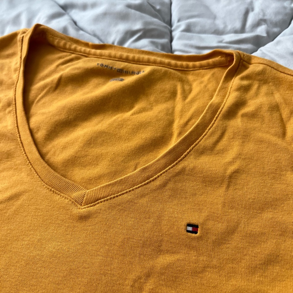 Tommy Hilfiger Deep V short sleeve Tee Top. Mustard Women size M NWOT